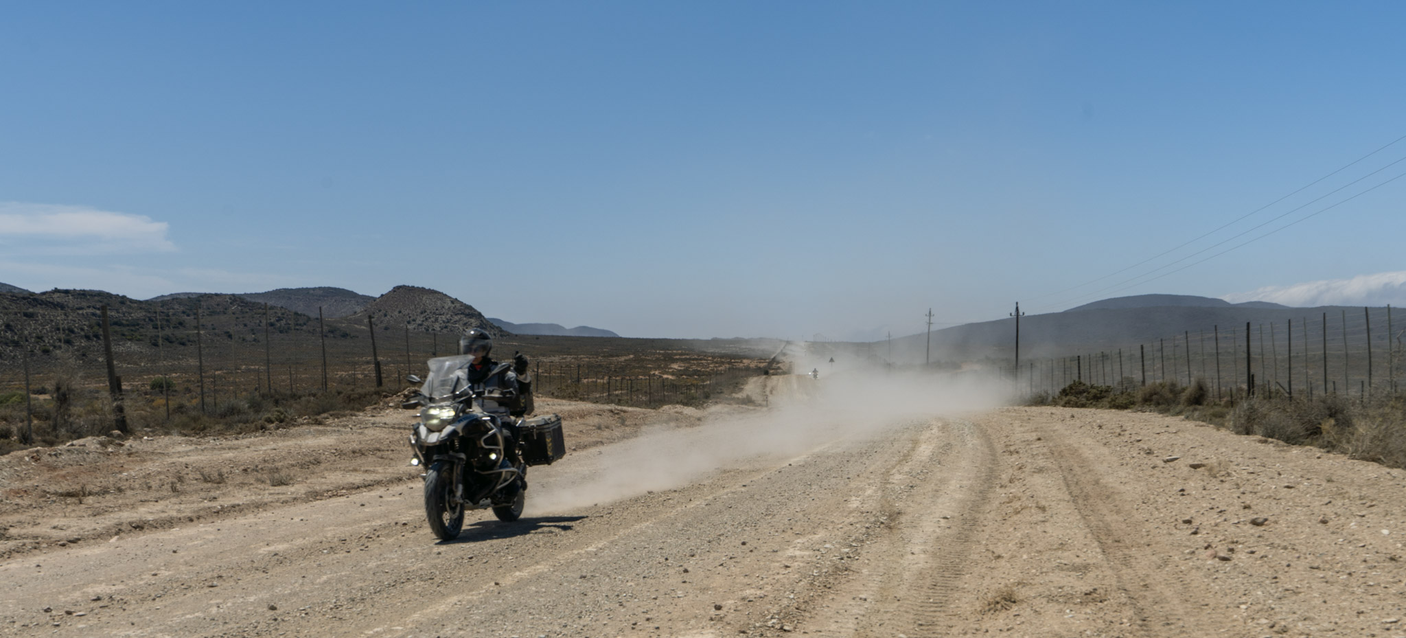 Throwing dust on the Brandrivier road